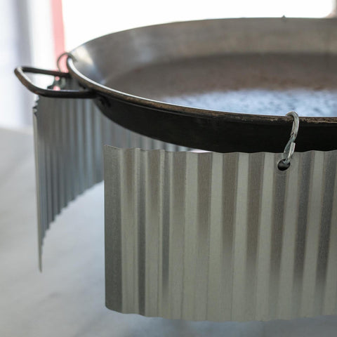 El Paeller Paella Wind Shield - close-up of a module hooked onto the pan rim